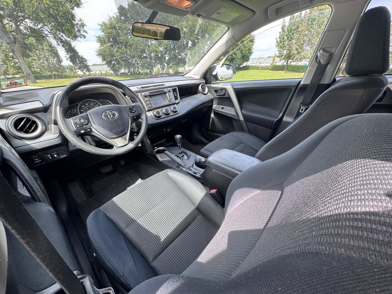 Used 2015 Toyota RAV4 LE AWD/4WD image 16