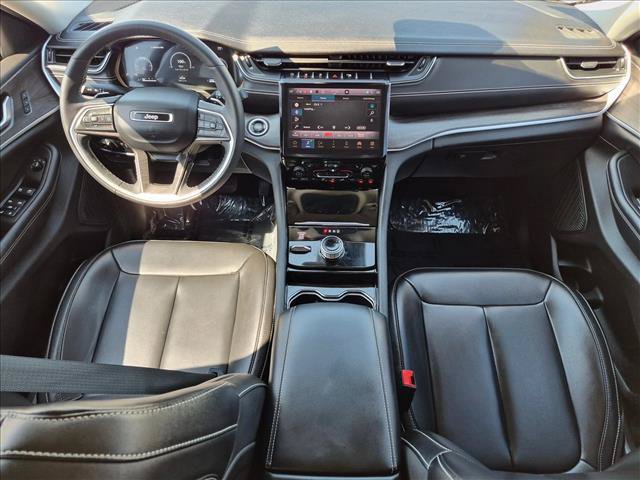 Used 2023 Jeep Grand Cherokee Limited w/ Black Appearance Package AWD/4WD image 17