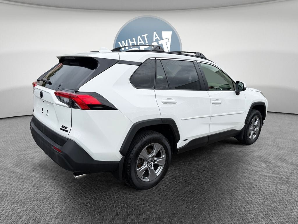 Used 2022 Toyota RAV4 XLE w/ Convenience Package AWD/4WD image 3