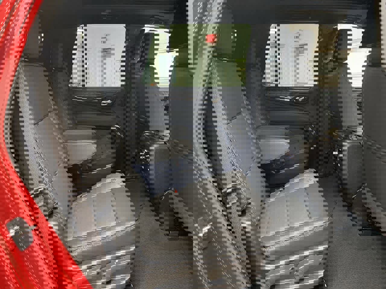 Used 2024 GMC Yukon Denali w/ Advanced Technology Package image 17