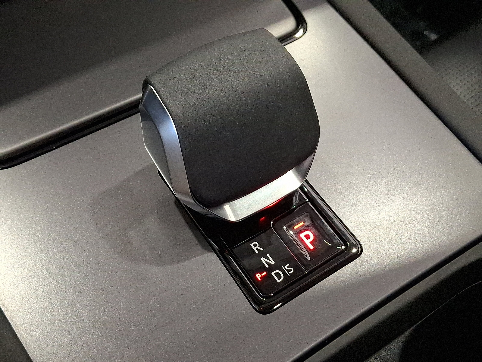 Certified 2025 Land Rover Discovery Sport S image 15