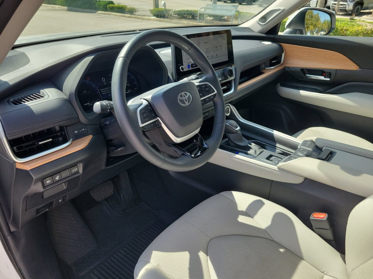 Used 2024 Toyota Grand Highlander AWD image 17