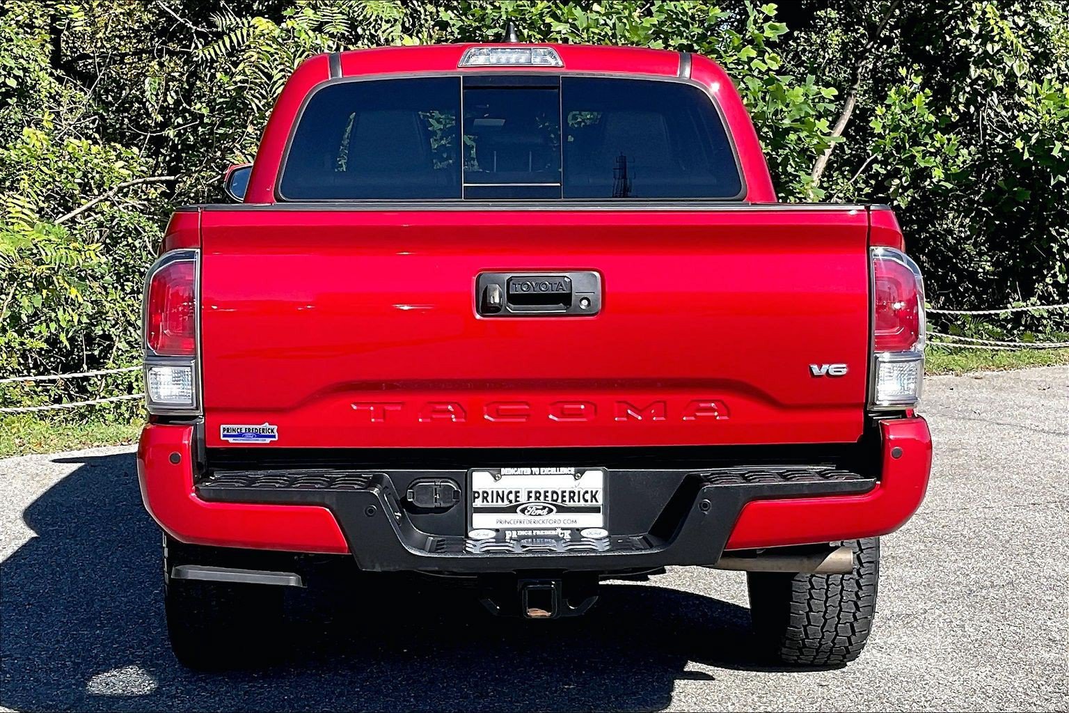 Used 2021 Toyota Tacoma TRD Off-Road w/ TRD Premium Off Road Package AWD/4WD image 4