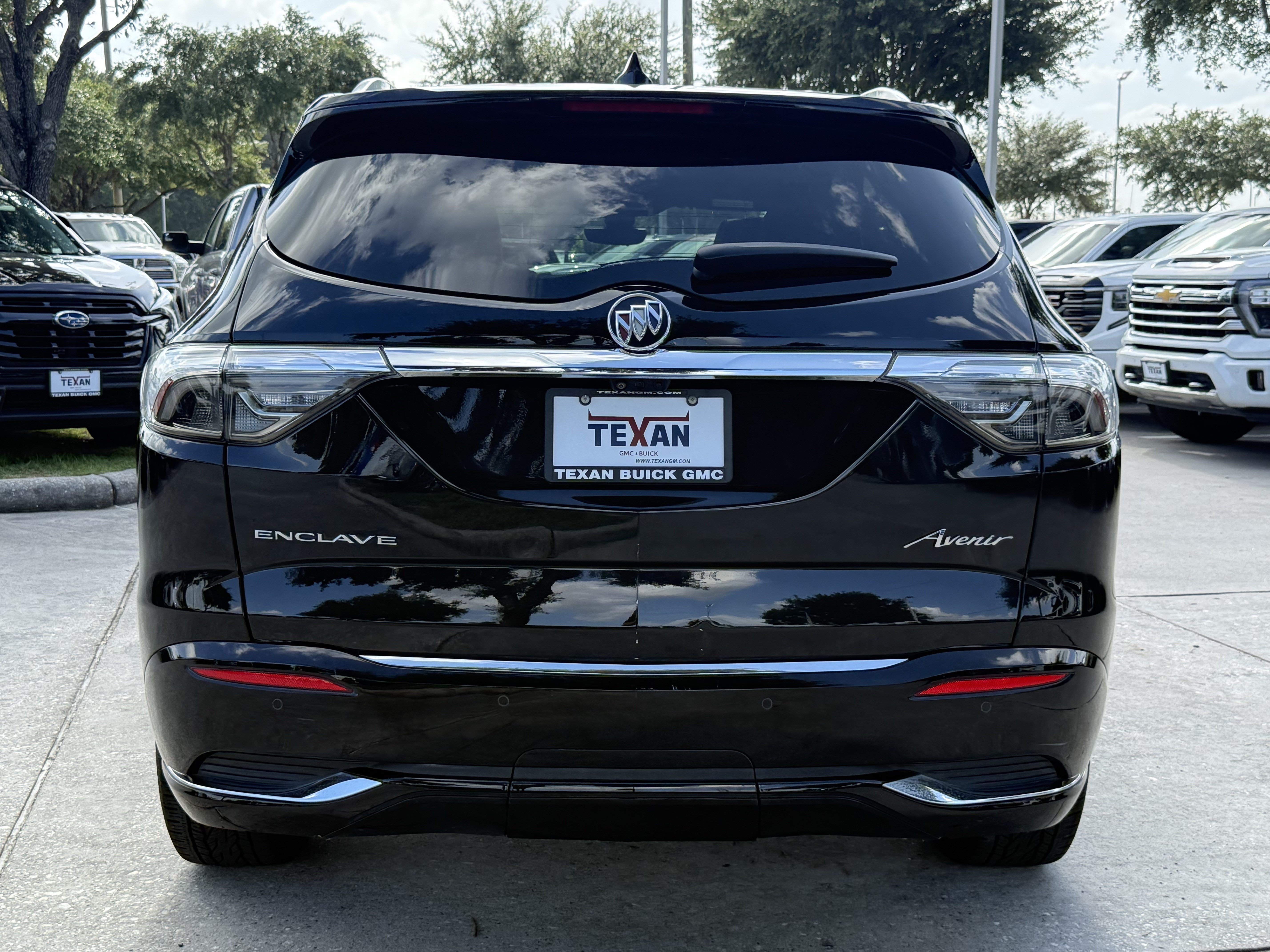 Used 2023 Buick Enclave Avenir w/ Avenir Technology Package FWD image 6
