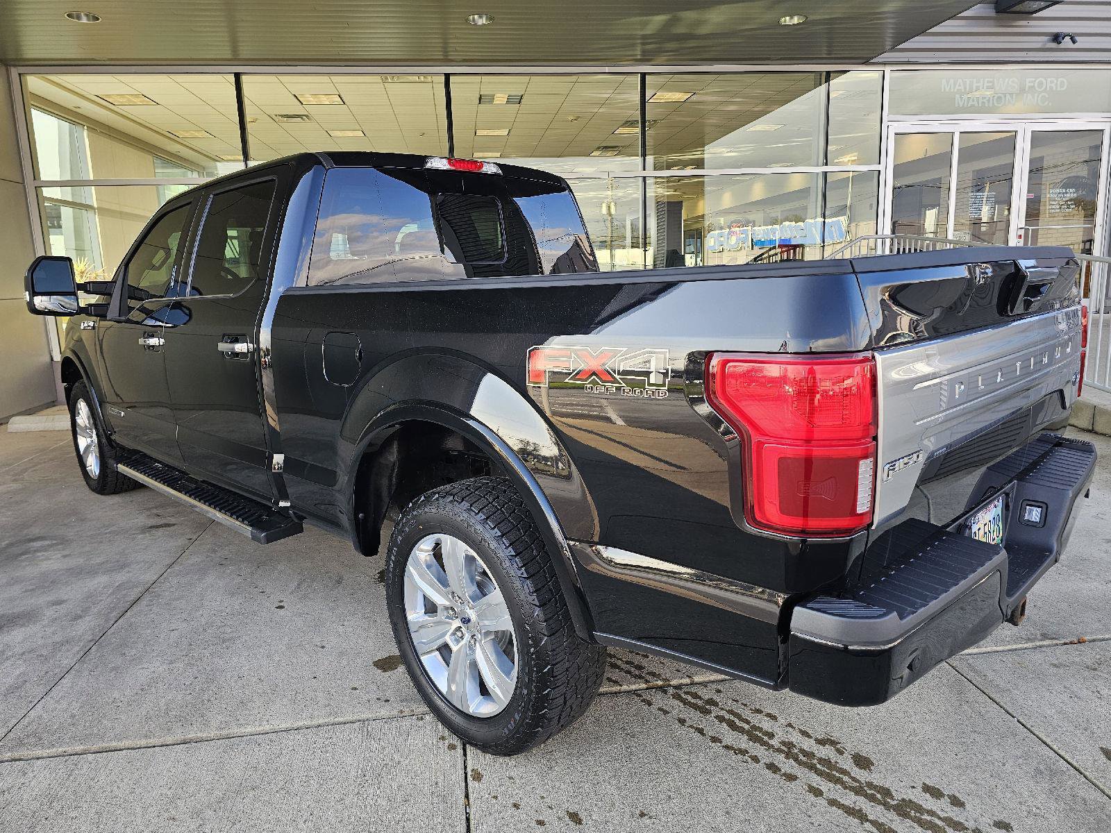 Used 2018 Ford F150 Platinum w/ Equipment Group 701A Luxury AWD/4WD image 3