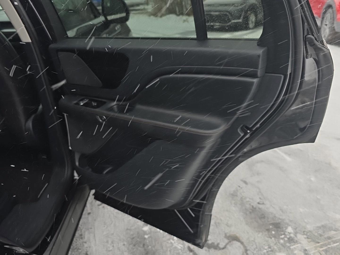 Used 2025 Lincoln Aviator AWD image 30