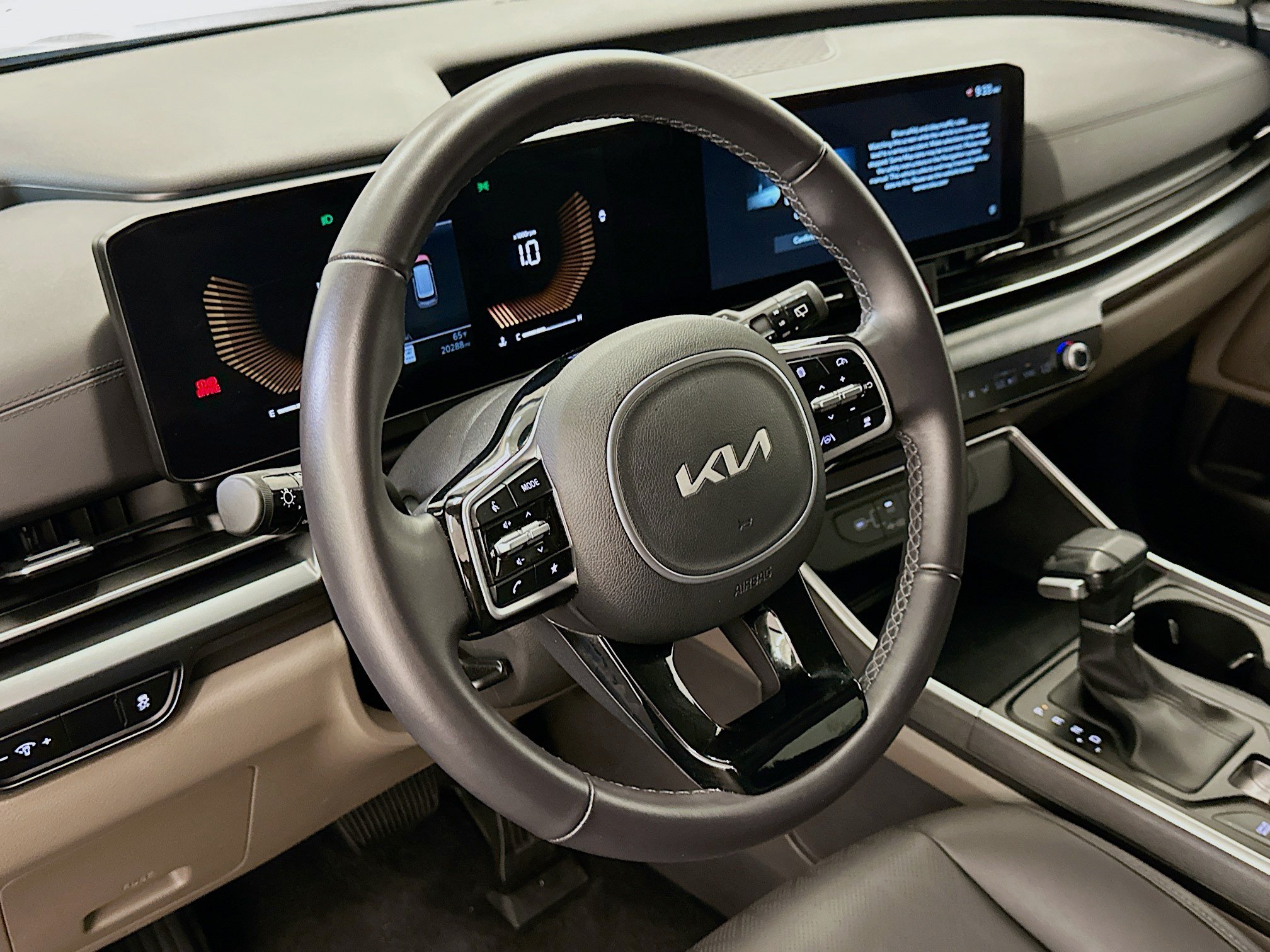 Used 2026 Kia Carnival FWD image 18