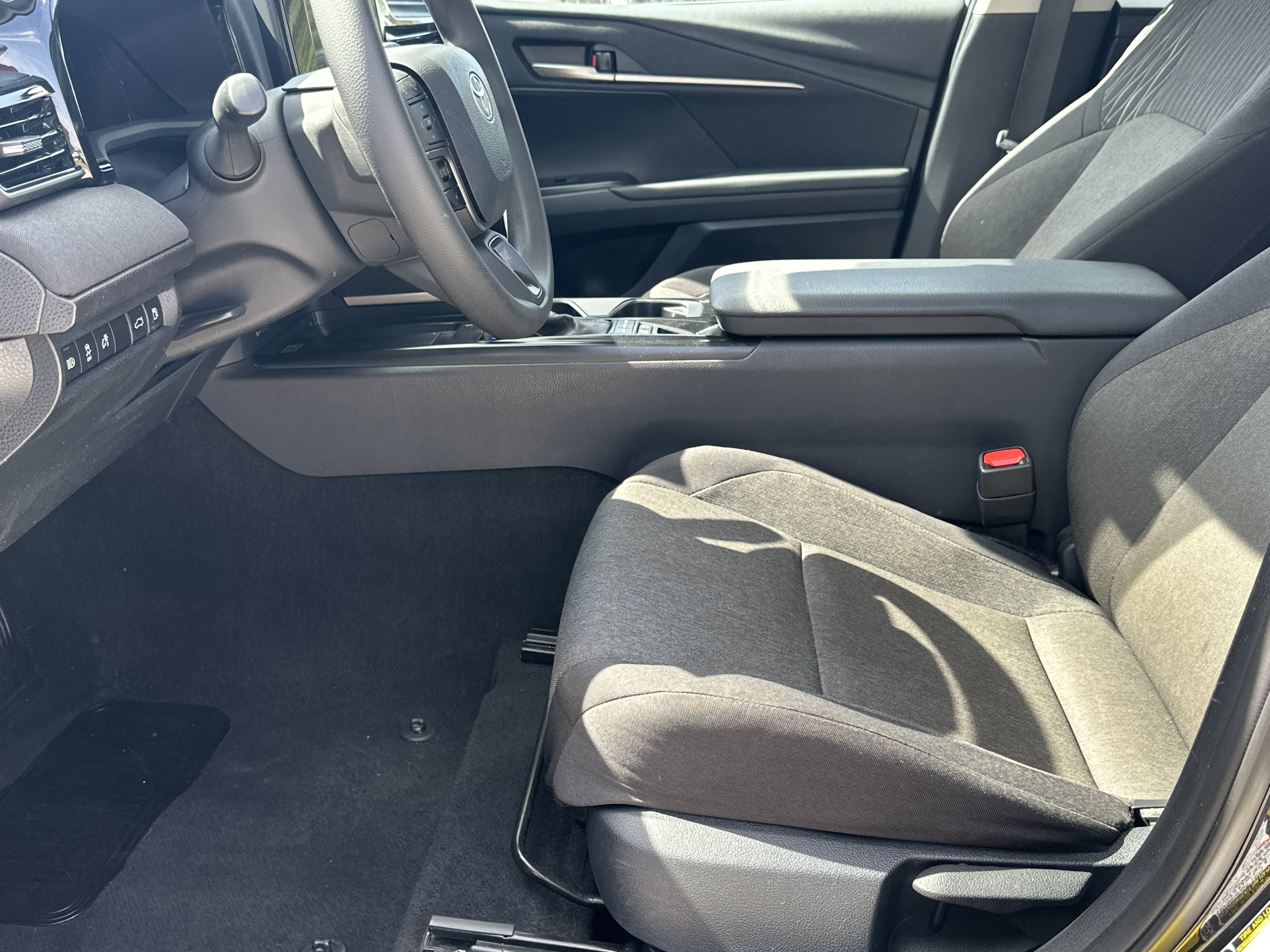 Used 2025 Toyota Camry LE image 9