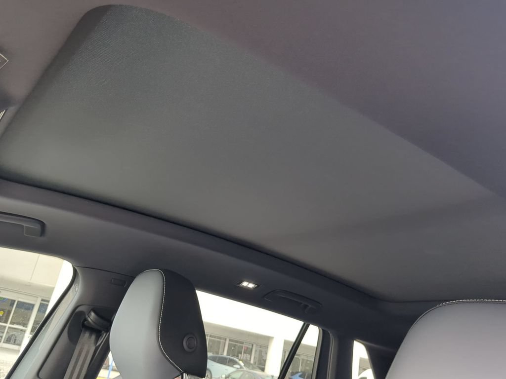 New 2026 Volkswagen Tiguan SE R-Line FWD image 21