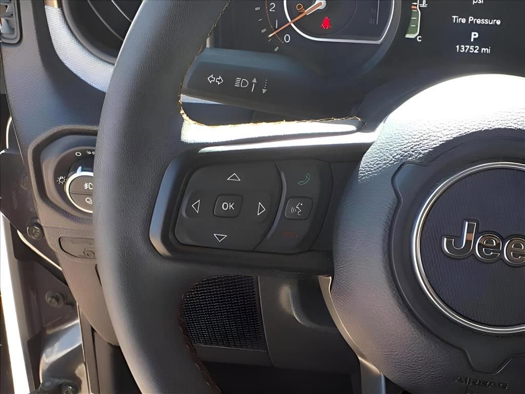 Used 2024 Jeep Gladiator Willys image 5