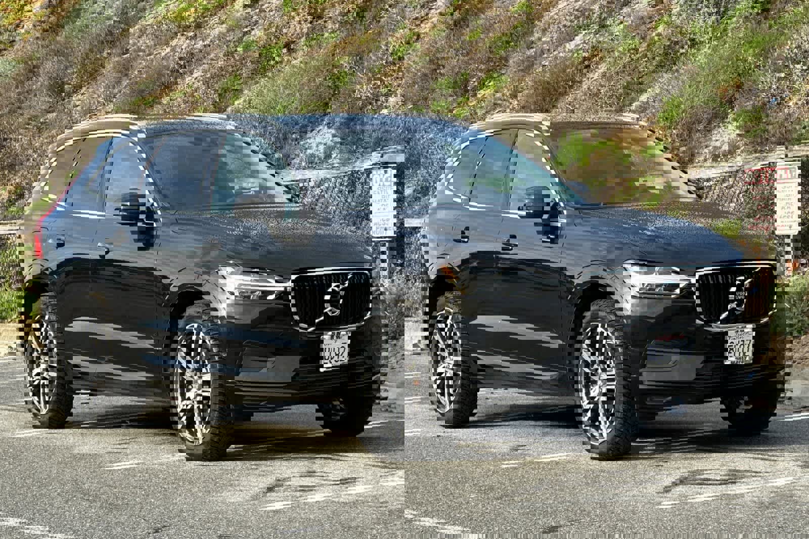 Used 2018 Volvo XC60 T5 Momentum w/ Convenience Package image 5