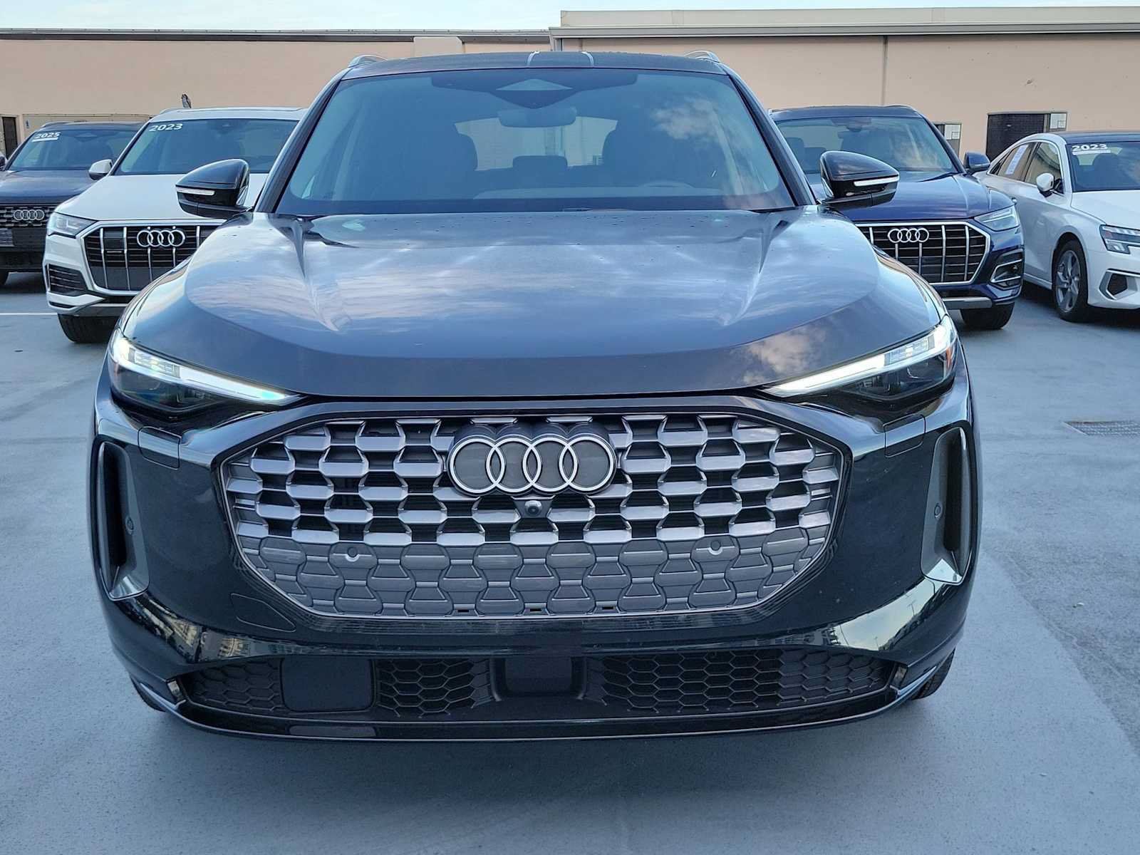 Certified 2025 Audi Q5 Premium Plus w/ Premium Plus AWD/4WD image 9
