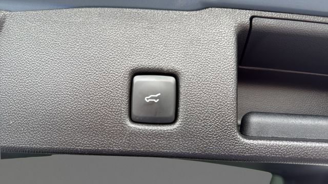 Used 2025 Ford Escape Platinum AWD/4WD image 38