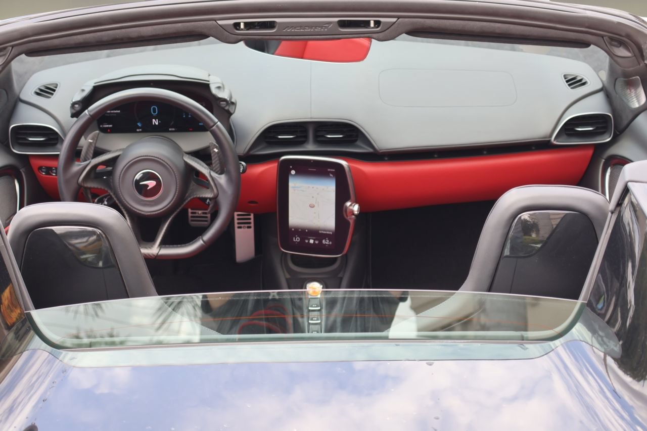 Used 2025 McLaren Artura Spider RWD image 13