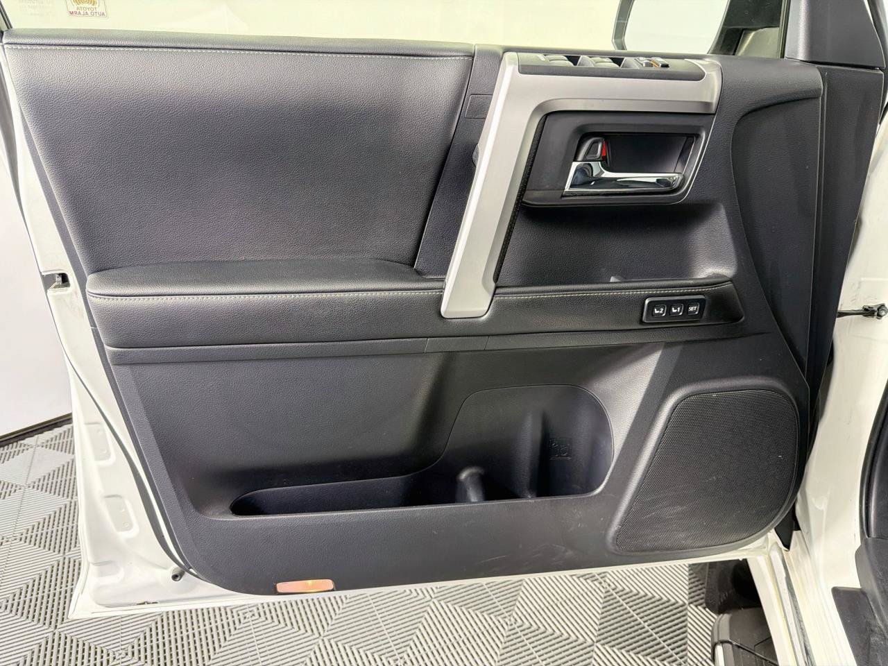 Used 2014 Toyota 4Runner Limited AWD/4WD image 20