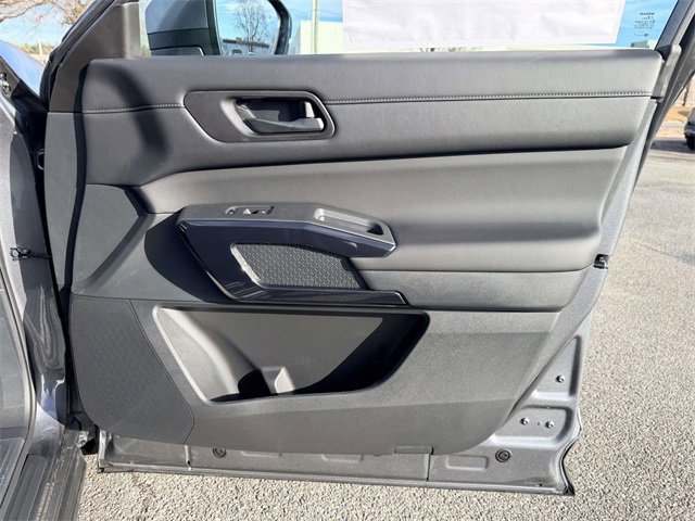 New 2025 Nissan Pathfinder SV w/ SV Premium Package image 8