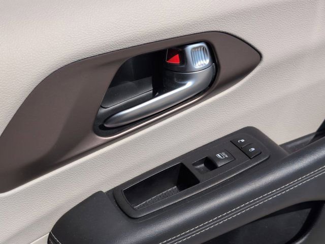 Used 2024 Chrysler Voyager LX image 33