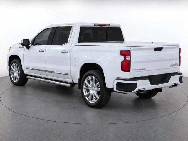 Used 2023 Chevrolet Silverado 1500 High Country w/ Technology Package AWD/4WD image 4