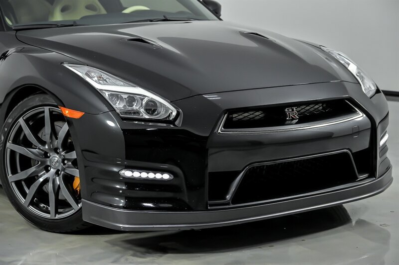 Used 2015 Nissan GT-R Premium AWD/4WD image 3