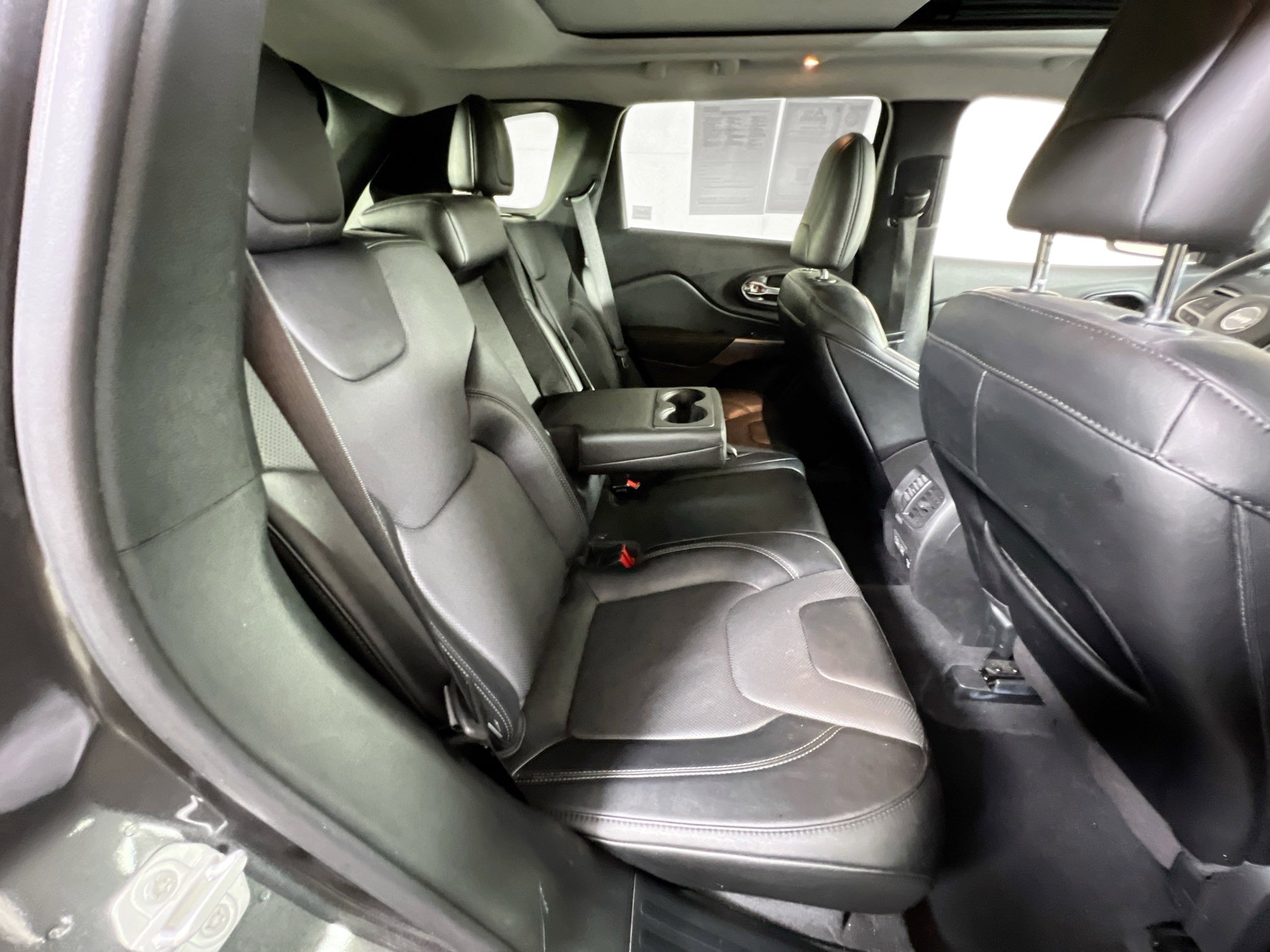 Used 2022 Jeep Cherokee Limited image 26