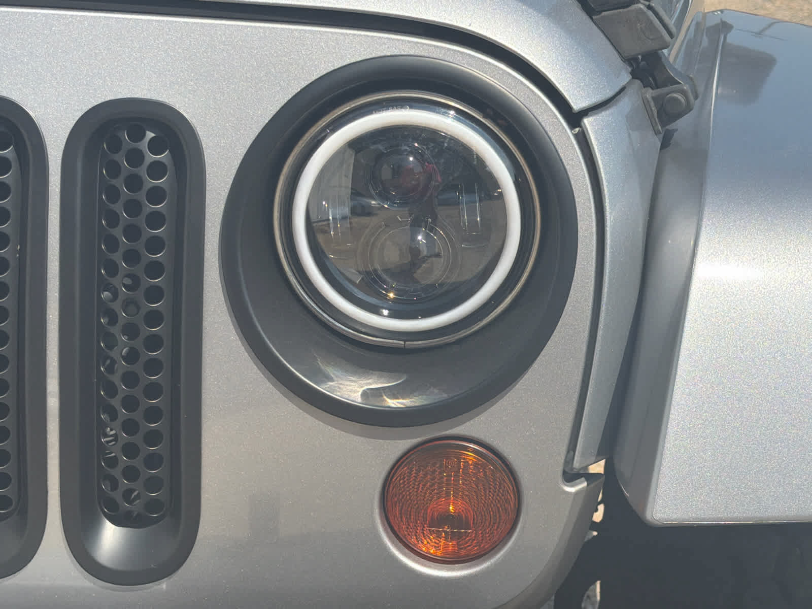 Used 2013 Jeep Wrangler Unlimited Sahara AWD/4WD image 9