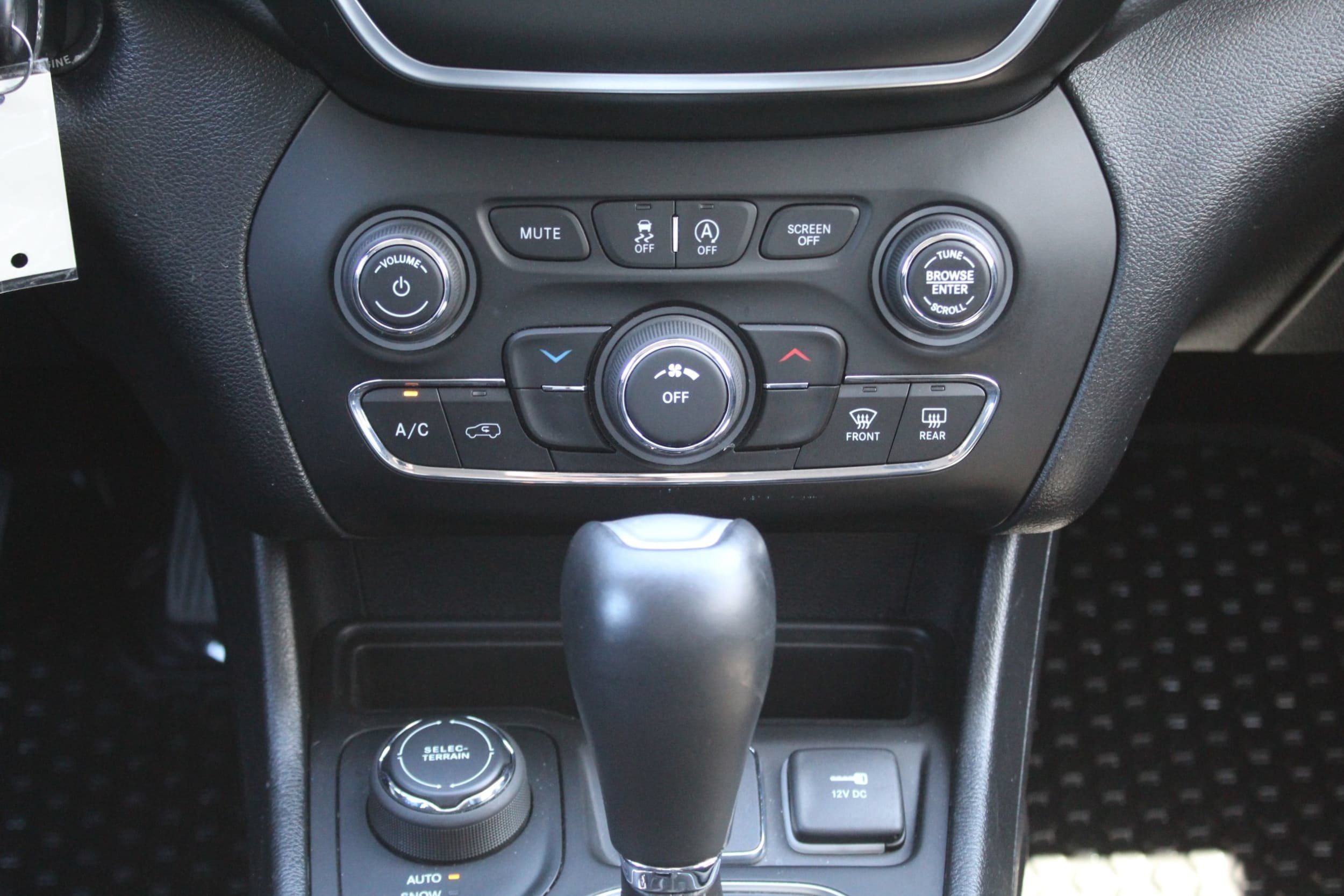 Used 2019 Jeep Cherokee Sport AWD/4WD image 29