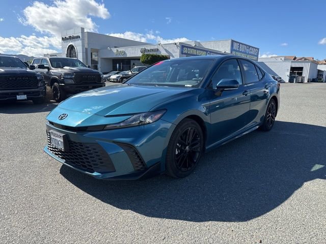 Used 2025 Toyota Camry SE w/ Convenience Package image 2