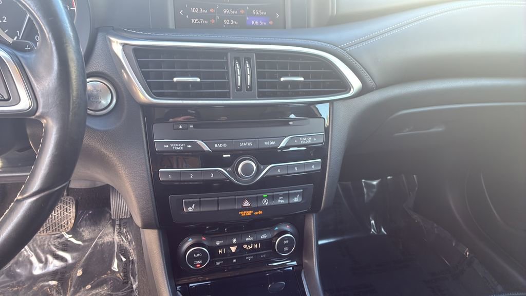 Used 2018 INFINITI QX30 Premium w/ Cargo Package image 9