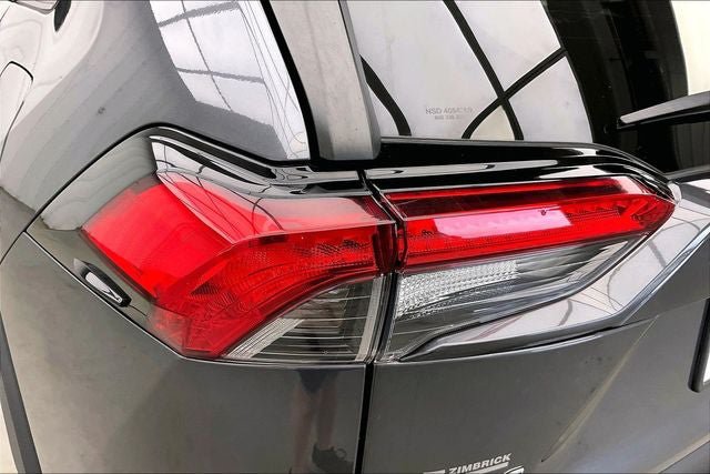 Used 2022 Toyota RAV4 LE AWD/4WD image 26