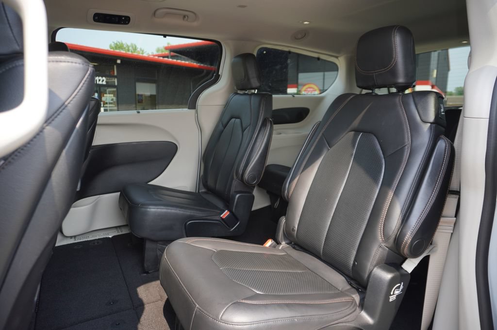Used 2020 Chrysler Pacifica Touring-L Plus w/ Tire & Wheel Group FWD image 27