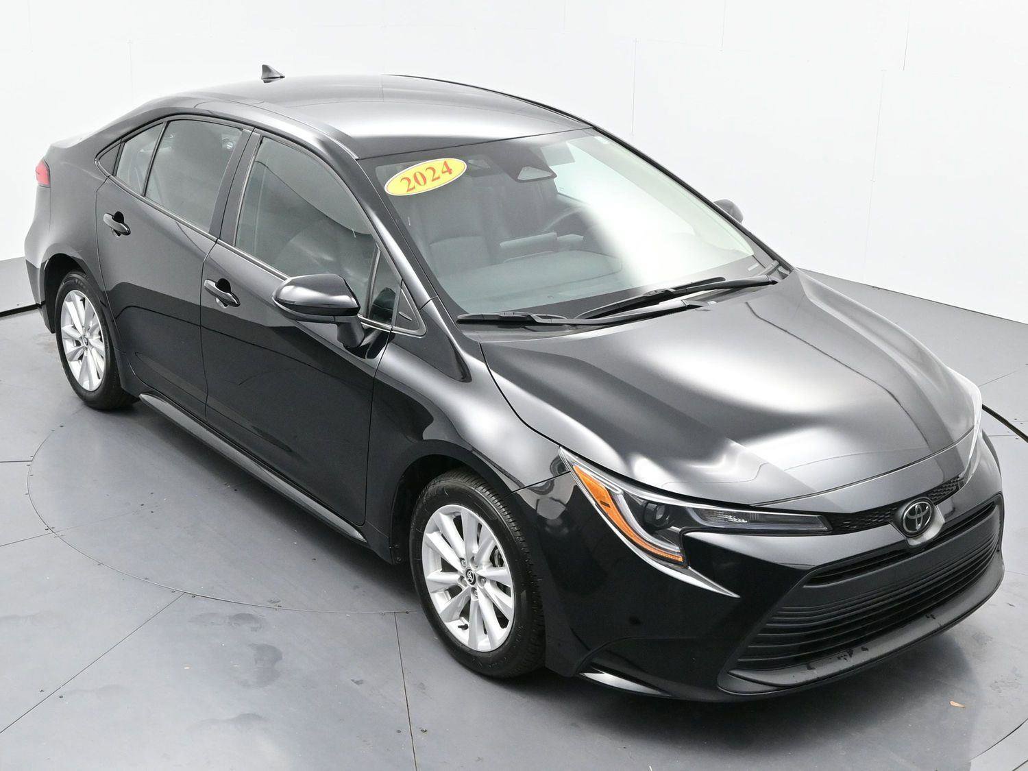 Used 2024 Toyota Corolla LE w/ LE Convenience Package image 35