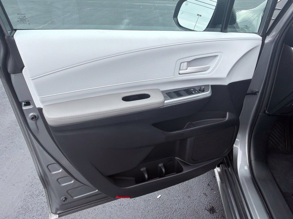 New 2026 Toyota Sienna LE FWD image 17