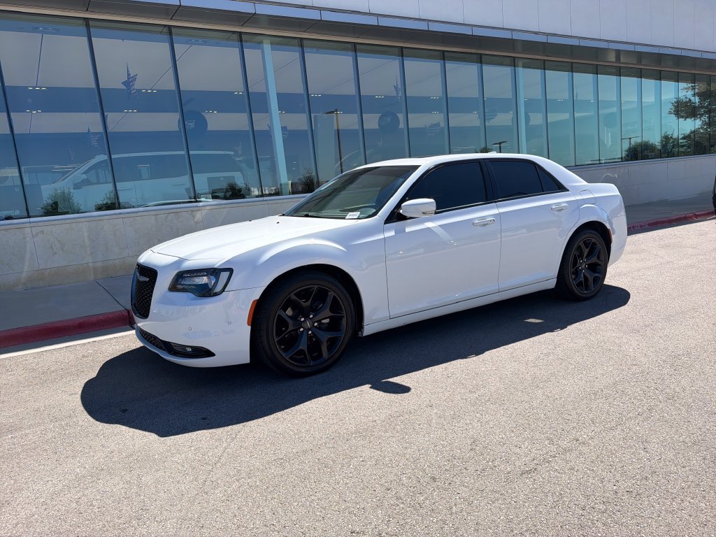 Used 2022 Chrysler 300 S RWD image 3