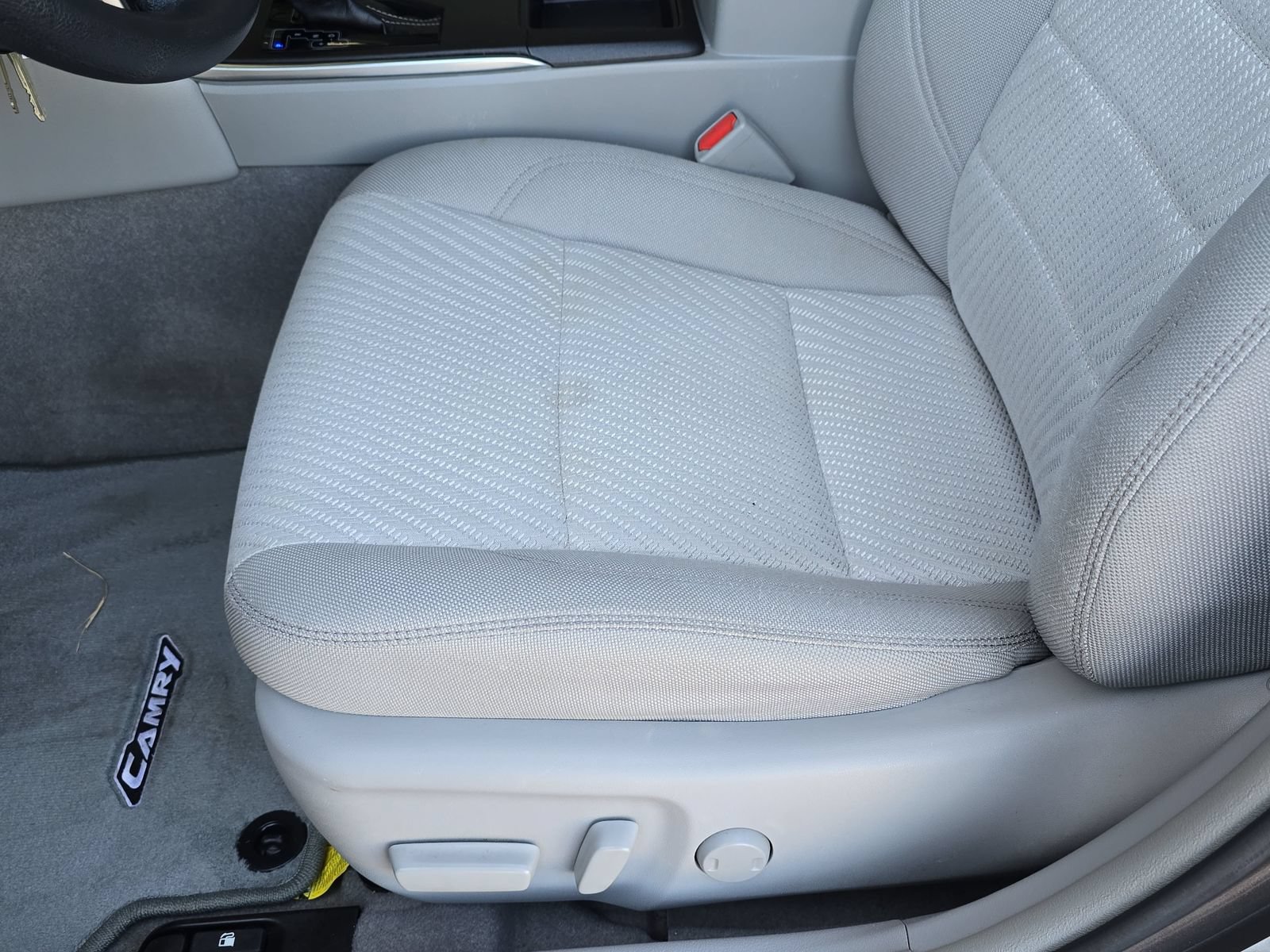 Used 2017 Toyota Camry LE FWD image 29