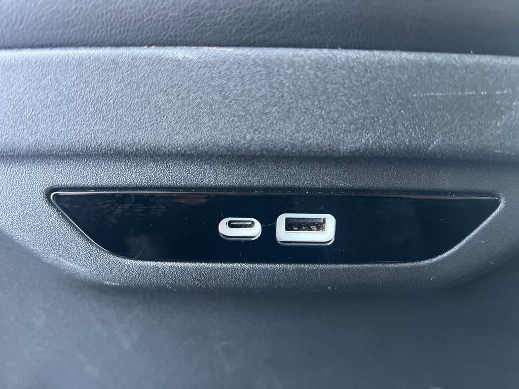 Used 2024 Chrysler Pacifica Touring-L image 27