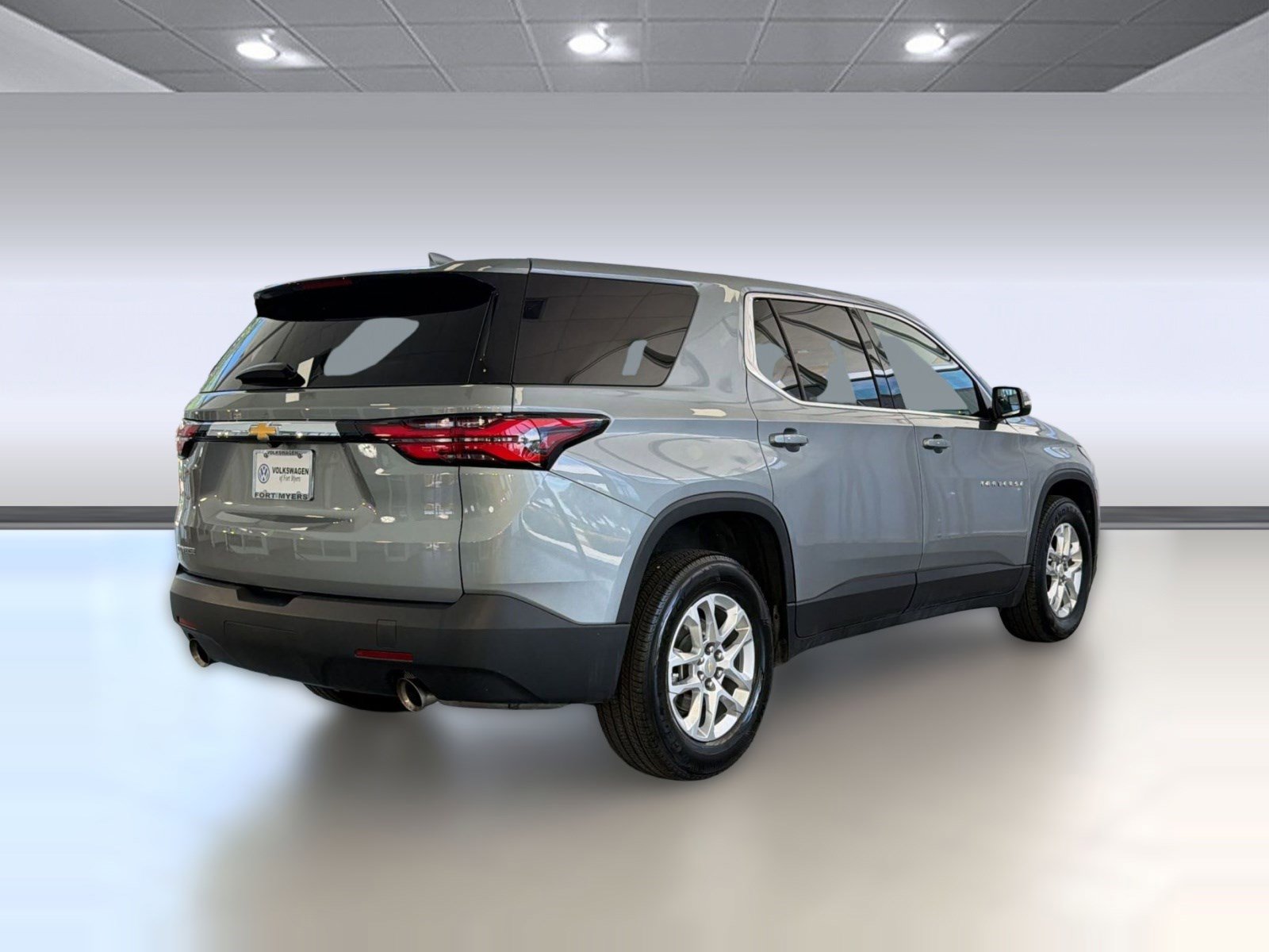 Used 2023 Chevrolet Traverse LS w/ Safety Package FWD image 9