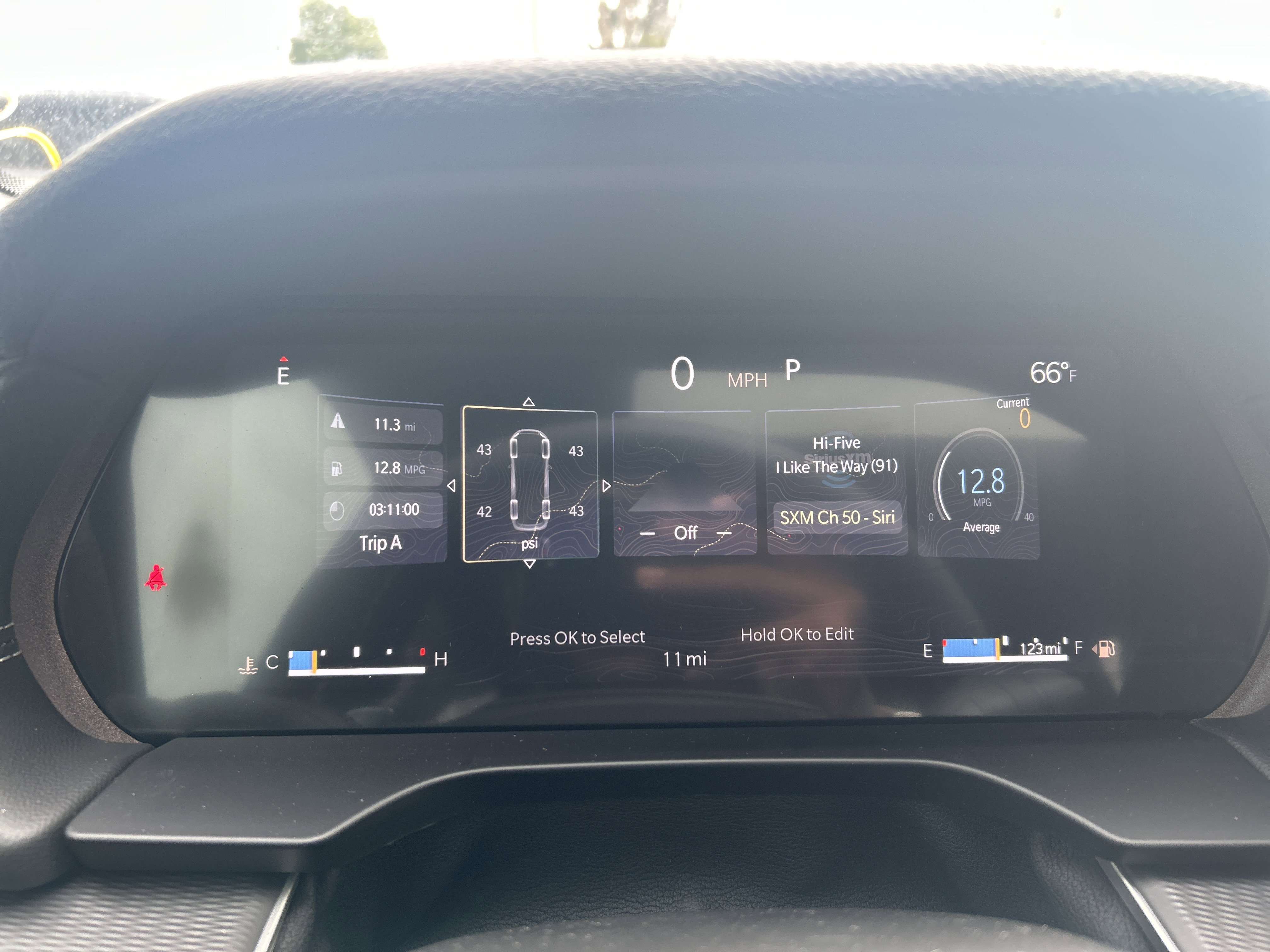 New 2025 Jeep Grand Cherokee Altitude image 24