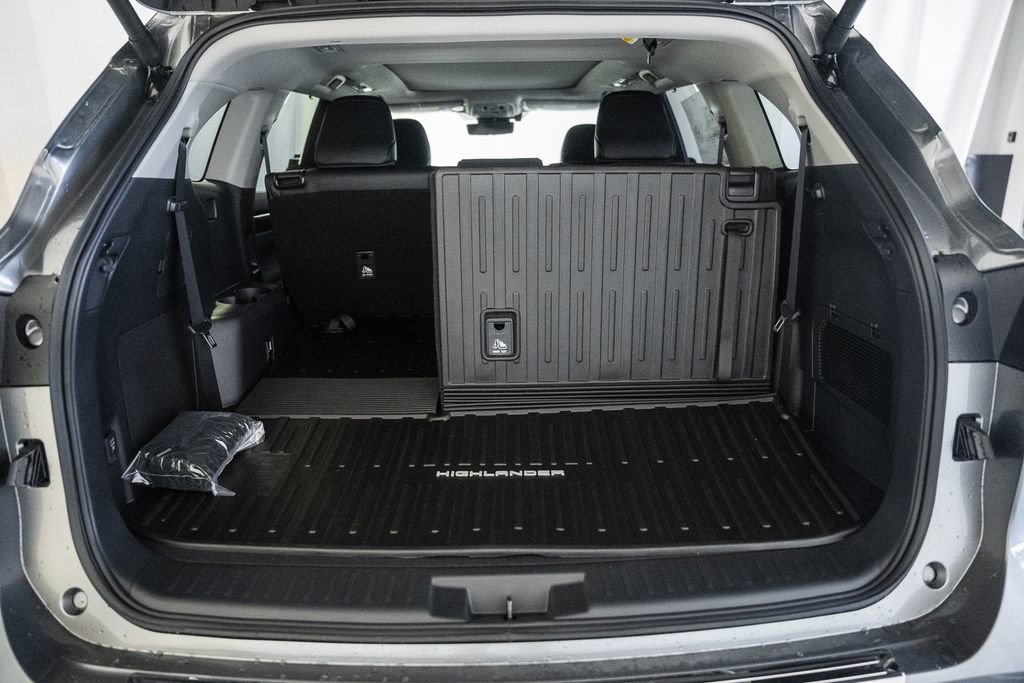 New 2026 Toyota Highlander Platinum AWD/4WD image 10