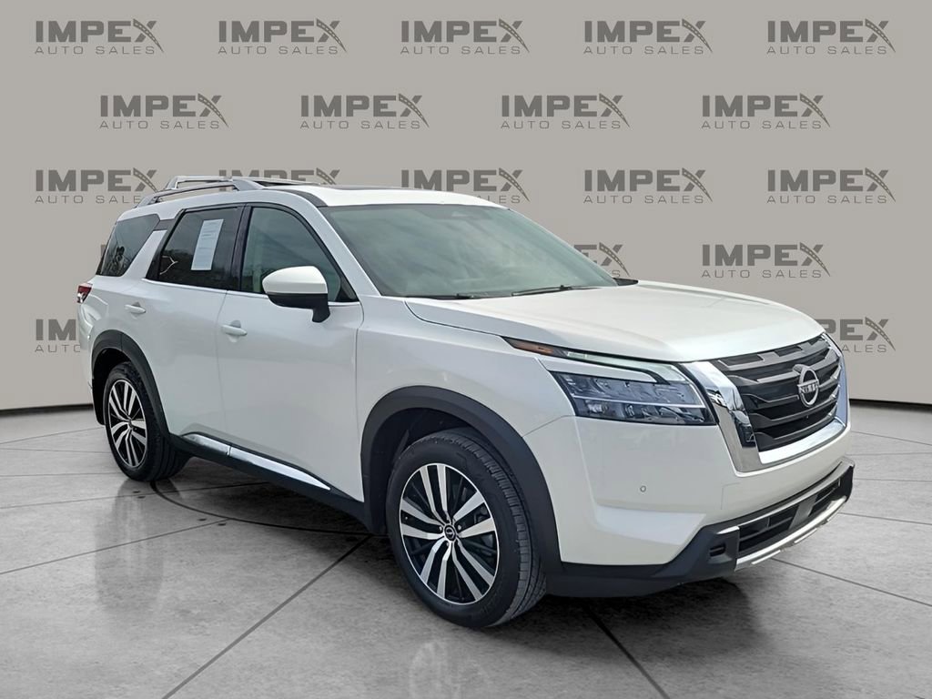 Used 2024 Nissan Pathfinder Platinum image 7
