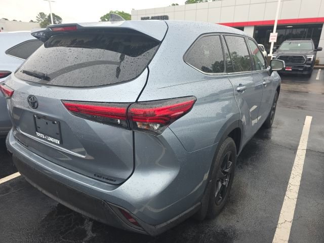Used 2022 Toyota Highlander LE image 6