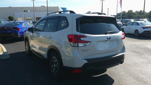 Used 2019 Subaru Forester Premium image 3