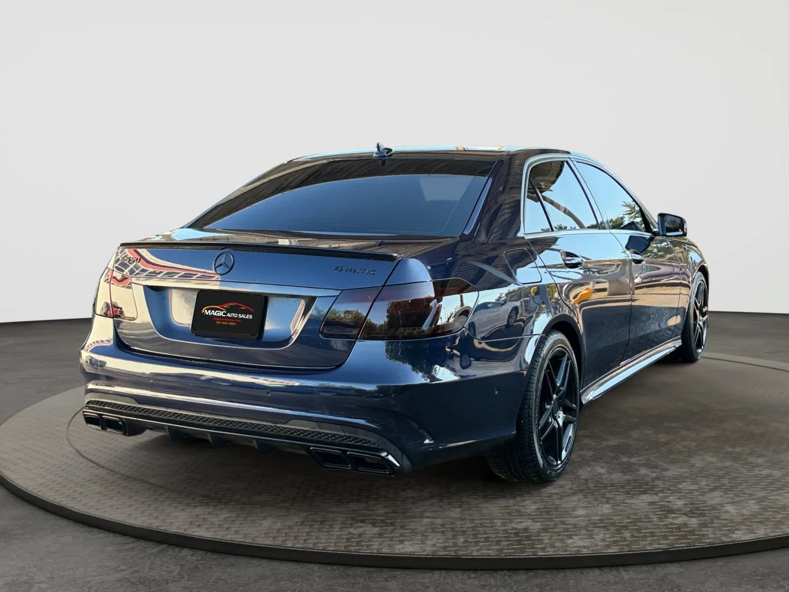 Used 2014 Mercedes-Benz E 550 4MATIC Sedan image 10