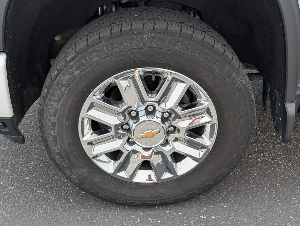 Used 2024 Chevrolet Silverado 3500 High Country w/ High Country Premium Package AWD/4WD image 13