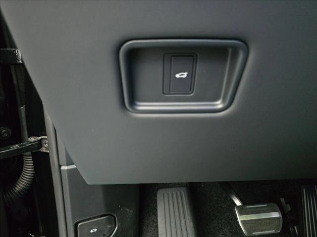 New 2025 Land Rover Range Rover Long Wheelbase SE image 26