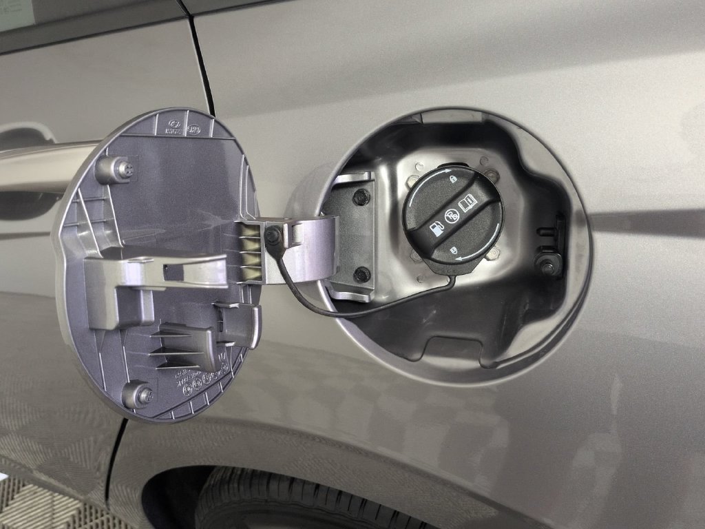 Used 2024 Hyundai Elantra SEL FWD image 18