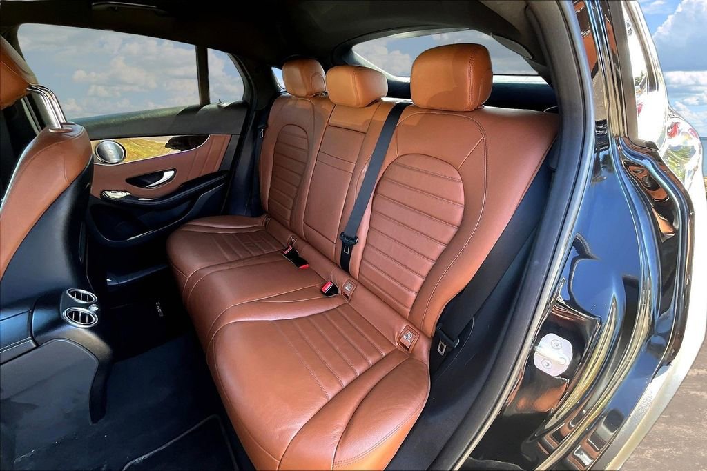 Used 2020 Mercedes-Benz GLC 300 4MATIC Coupe image 21