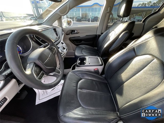 Used 2022 Chrysler Pacifica Touring-L image 16