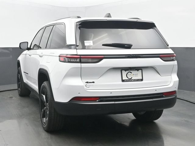 Used 2023 Jeep Grand Cherokee Altitude AWD/4WD image 4