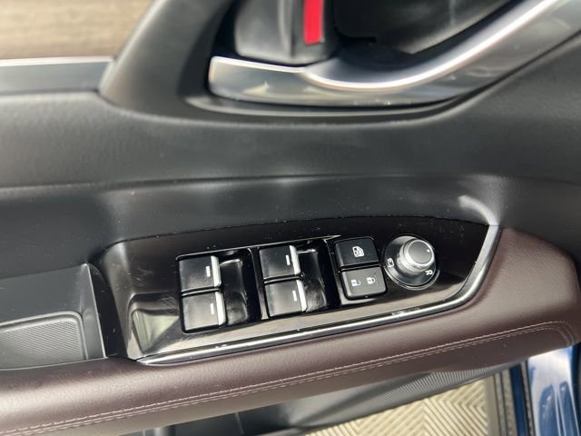 Used 2023 MAZDA CX-5 Signature image 11