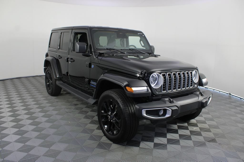 Used 2025 Jeep Wrangler Unlimited Sahara AWD/4WD image 24